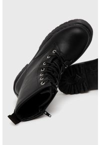Truffle Collection Workery damskie kolor czarny na platformie. Nosek buta: okrągły. Zapięcie: sznurówki. Kolor: czarny. Materiał: guma. Obcas: na platformie #2
