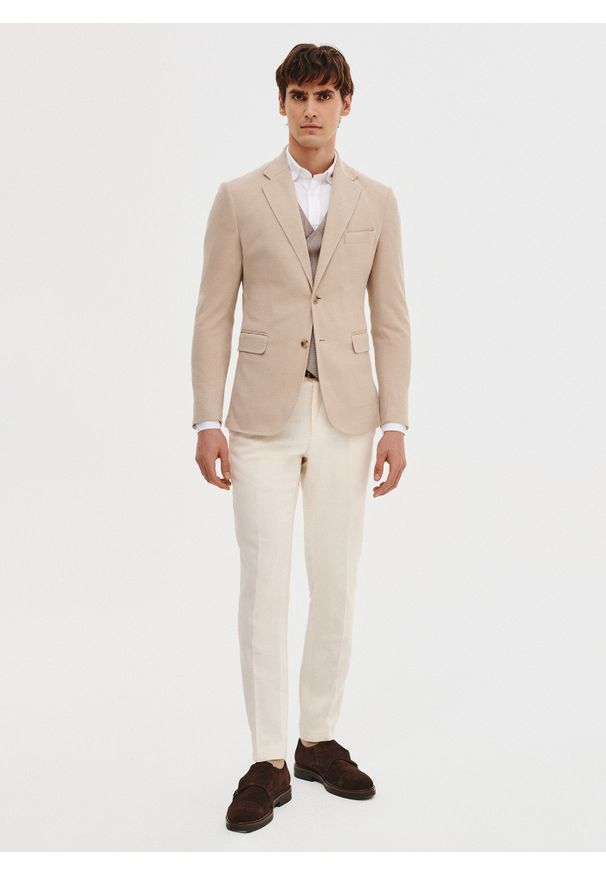 Pako Lorente - PAKO LORENTE – Dzianinowa marynarka w kolorze beżowym. Kolor: czerwony, beżowy. Materiał: dzianina. Sezon: wiosna