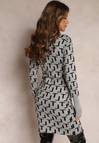 Renee - Szara Dzianinowa Sukienka w Geometryczny Wzór z Kopertowym Dekoltem Isobell. Kolor: szary. Materiał: dzianina. Wzór: geometria. Sezon: zima. Typ sukienki: kopertowe