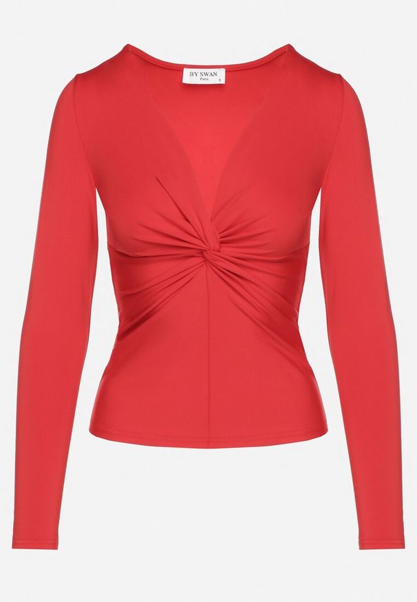 Born2be - Czerwona Bluzka z Wiskozą i Ozdobnym Marszczeniem Neldexia. Okazja: na co dzień. Kolor: czerwony. Materiał: wiskoza. Styl: elegancki, casual