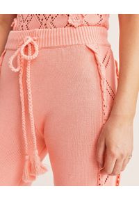 LOVE SHACK FANCY - Brzoskwiniowe spodnie Nyla. Kolor: pomarańczowy. Materiał: materiał, bawełna. Wzór: ażurowy
