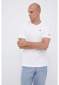 Champion T-shirt bawełniany kolor biały gładki. Okazja: na co dzień. Kolor: biały. Materiał: bawełna. Wzór: gładki. Styl: casual