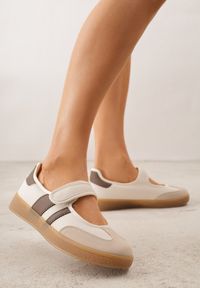 Renee - Beżowe Tenisówki Sneakeriny z Paskiem na Rzep Pirel. Okazja: na co dzień. Zapięcie: rzepy. Kolor: beżowy. Materiał: jeans, koronka. Wzór: gładki. Styl: casual, elegancki, sportowy #5