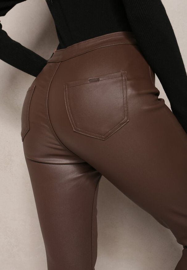 Renee - Brązowe Spodnie z Ekoskóry o Fasonie Skinny Sonowa. Stan: podwyższony. Kolor: brązowy