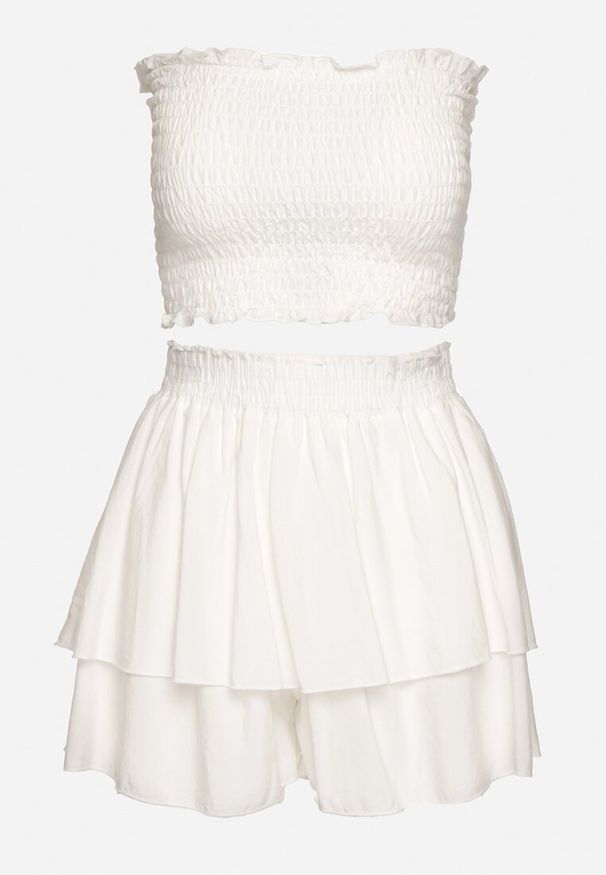 Born2be - Biały Bawełniany Komplet Krótki Top bez Ramiączek Szorty z Gumką w Pasie i Falbanką Tesmara. Kolor: biały. Materiał: bawełna