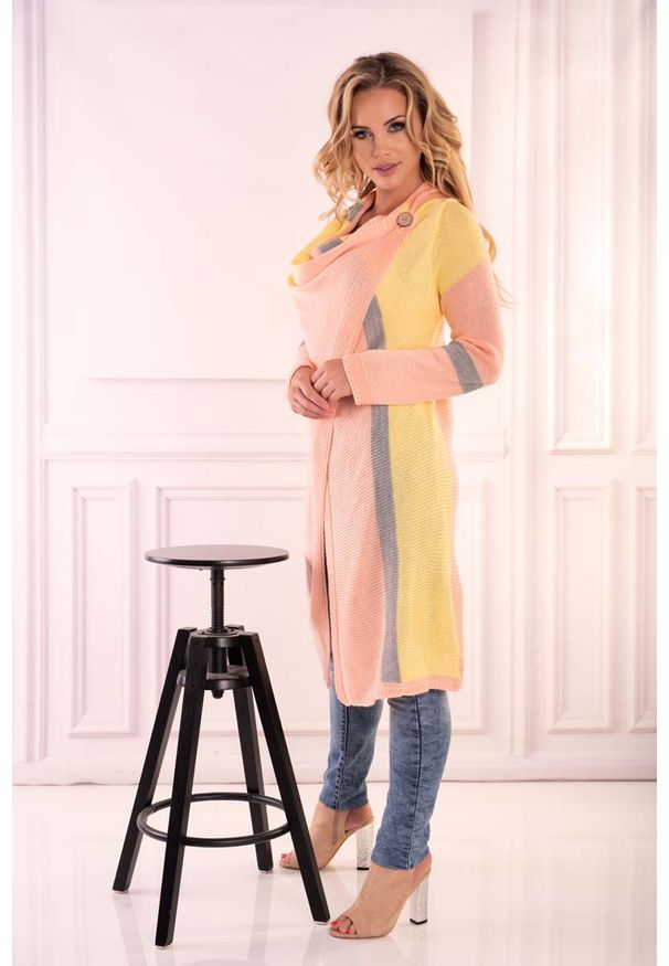 Merribel - Pastelowy Kardigan z Asymetrycznym Zapięciem. Materiał: akryl