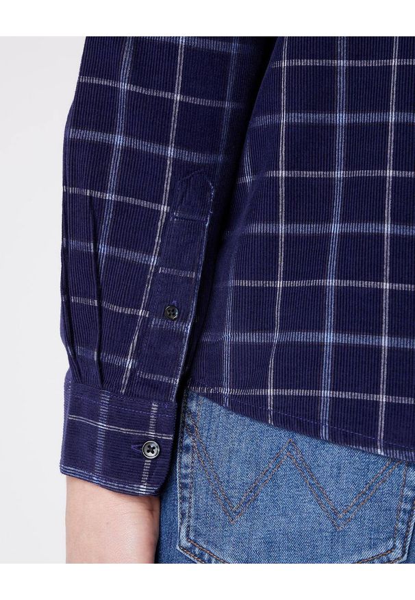 Wrangler - WRANGLER LS 1PKT SHIRT MĘSKA KOSZULA W KRATĘ DŁUGI RĘKAW PATRIOT BLUE W5AE4AX5H 112130095. Długość rękawa: długi rękaw. Długość: długie