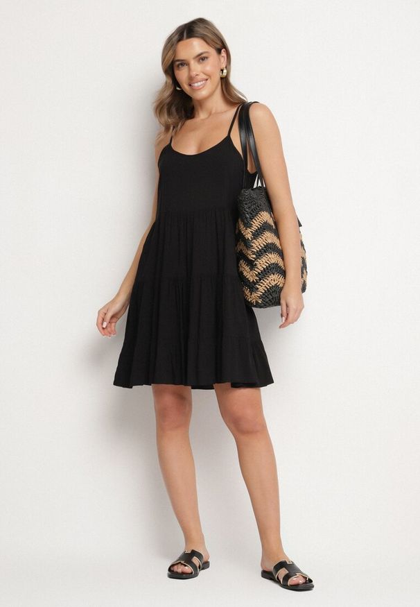 Born2be - Czarna Rozkloszowana Sukienka z Bawełny na Ramiączkach z Falbanami Lilivane. Okazja: na spacer, na co dzień. Kolor: czarny. Materiał: bawełna. Długość rękawa: na ramiączkach. Sezon: wiosna, lato. Typ sukienki: proste. Styl: casual