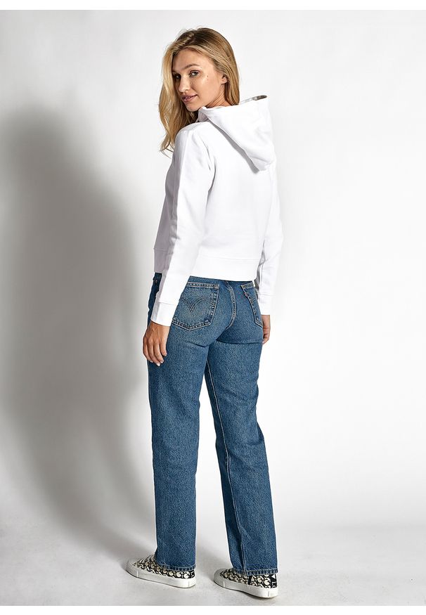 Bluza z kapturem damska biała Guess Dottie Regular Fit. Okazja: na co dzień. Typ kołnierza: kaptur. Kolor: biały. Styl: casual