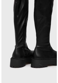 Steve Madden Kozaki skórzane damskie kolor czarny na płaskim obcasie. Nosek buta: okrągły. Kolor: czarny. Materiał: skóra. Szerokość cholewki: normalna. Obcas: na obcasie. Wysokość obcasa: niski #2