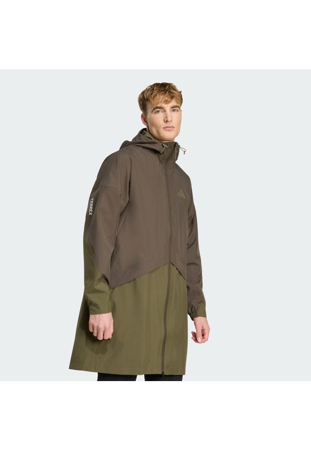 Adidas - Parka przeciwdeszczowa Terrex Multi 2 Layer CLIMAPROOF. Kolor: zielony, brązowy, beżowy, wielokolorowy. Materiał: puch. Technologia: ClimaProof (Adidas). Sport: turystyka piesza