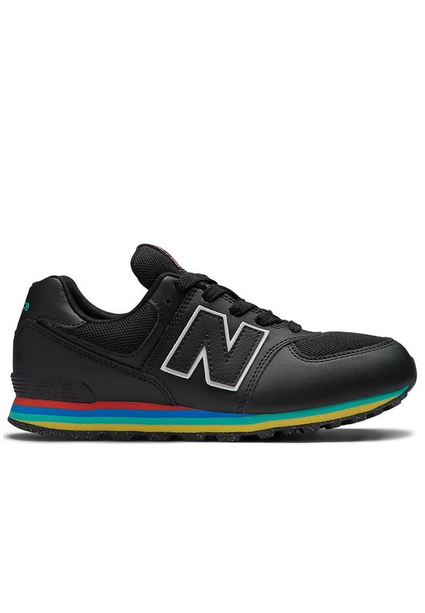 Buty New Balance GC574KIF - czarne. Okazja: na co dzień. Zapięcie: sznurówki. Kolor: czarny. Materiał: guma, materiał, tkanina. Szerokość cholewki: normalna. Model: New Balance 574