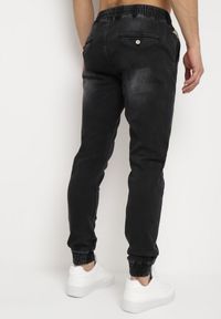 Born2be - Czarne Jeansy Joggery ze Sznurkiem w Talii i Ściągaczami Serrona. Okazja: na co dzień. Kolor: czarny. Styl: klasyczny, casual