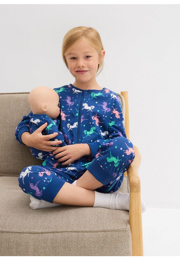 bonprix - Piżama jednoczęściowa z piżamą dla lalki (2 części), z czystej bawełny organicznej. Kolor: niebieski. Materiał: bawełna. Wzór: nadruk, aplikacja