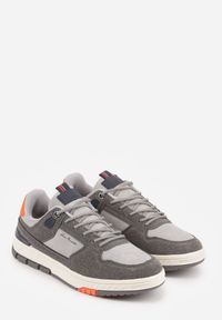 Born2be - Jasnoszare Buty Sportowe Sneakersy Ozdobione Tłoczeniem i Napisami Hermala. Okazja: na co dzień. Kolor: szary. Materiał: jeans. Wzór: aplikacja, napisy #3