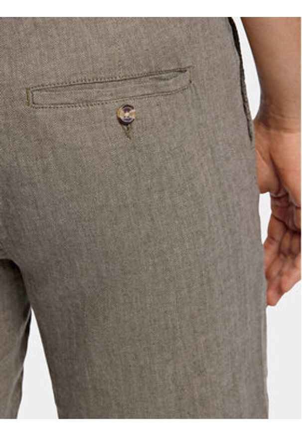 Lindbergh Spodnie materiałowe 30-003020 Zielony Relaxed Fit. Kolor: zielony. Materiał: bawełna