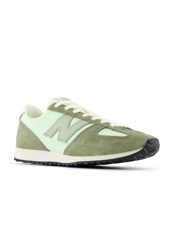 Buty unisex New Balance U471AP – zielone. Kolor: zielony. Materiał: zamsz. Szerokość cholewki: normalna. Wzór: jodełka. Sezon: lato