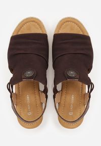 Born2be - Brązowe Sandały na Koturnie z Marszczoną Cholewką i Metaliczną Aplikacją Teodlar. Zapięcie: bez zapięcia. Kolor: brązowy. Materiał: jeans, len. Wzór: aplikacja. Sezon: lato. Obcas: na koturnie. Styl: boho. Wysokość obcasa: średni #2