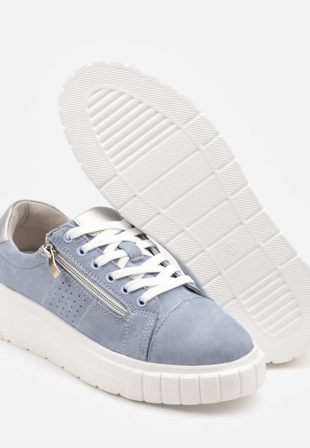 Born2be - Niebieskie Skórzane Sneakersy na Grubej Podeszwie Ozdobione Perforacją Suwakiem Tellissa. Okazja: na co dzień. Kolor: niebieski. Materiał: skóra. Wzór: aplikacja