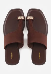 Renee - Brązowe Klapki VICES w Typie Japonek z Ozdobą na Dużym Palcu Ettelhe. Okazja: na co dzień. Kolor: brązowy. Materiał: jeans. Wzór: aplikacja. Sezon: lato. Styl: casual #9