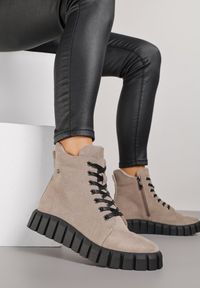 Born2be - Ciemnobeżowe Botki Typu Workery Potocki na Grubej Tłoczonej Podeszwie Gettane. Okazja: na co dzień. Kolor: beżowy. Materiał: jeans. Styl: casual