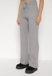 Born2be - Ciemnoszary Komplet z Bawełną i Wełną Sweter z Guzikami i Proste Spodnie Reisadia. Kolor: szary. Materiał: wełna, bawełna #3