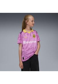 Puma - Młodzieżowa koszulka KIDSUPER × BORUSSIA DORTMUND PUMA. Kolor: różowy. Wzór: kolorowy, geometria. Sport: piłka nożna
