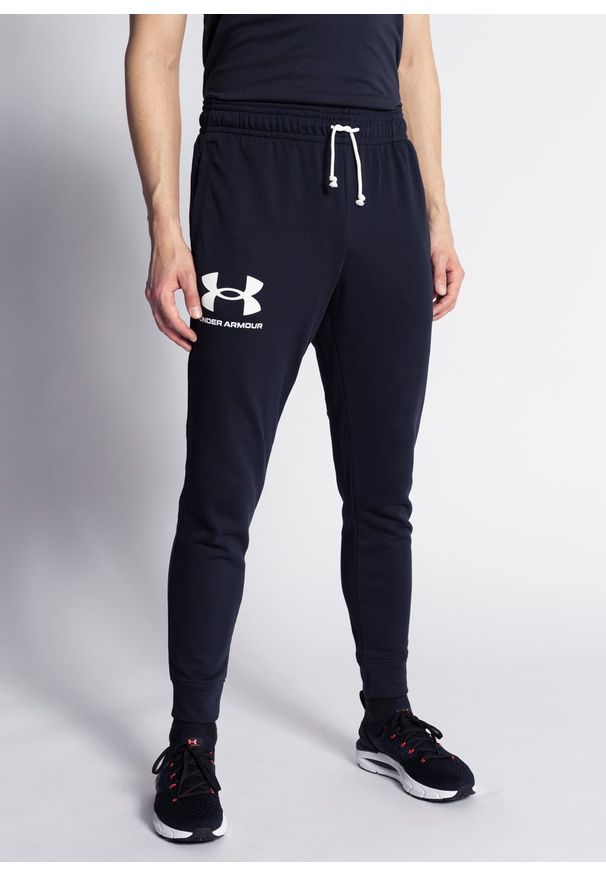 Spodnie męskie Under Armour Rival Terry Jogger Pants (1361642-001). Kolor: czarny. Materiał: materiał, bawełna, poliester. Sport: fitness