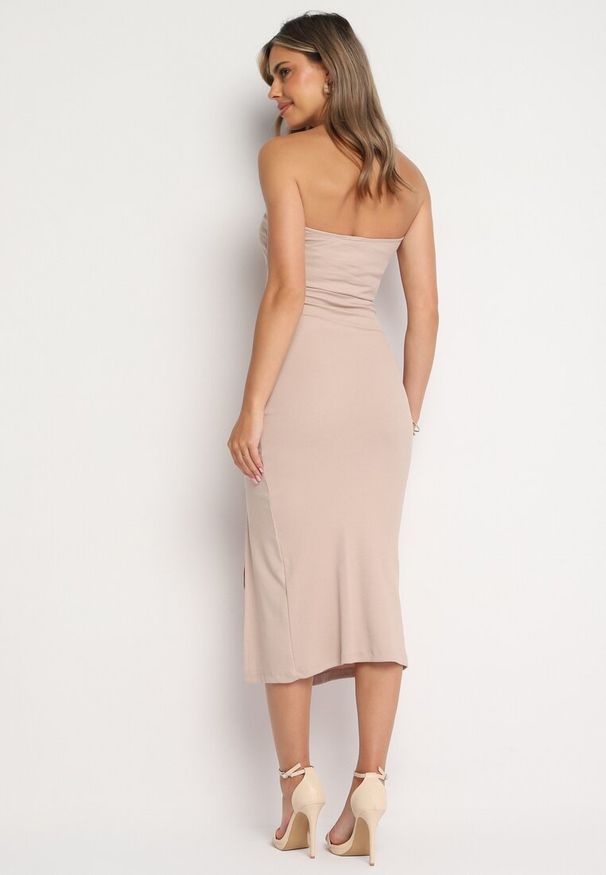 Born2be - Beżowa Bawełniana Sukienka Bandeau z Rozcięciem w Talii Vikiriea. Okazja: na plażę, na imprezę. Kolor: beżowy. Materiał: bawełna. Sezon: lato. Styl: klasyczny, elegancki