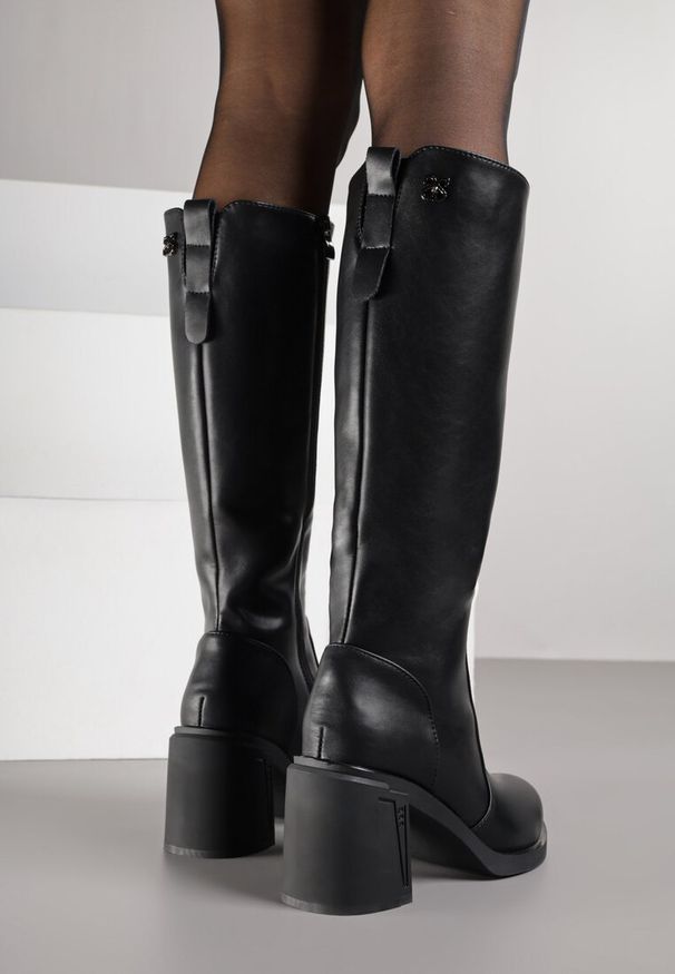 Born2be - Czarne Skórzane Kozaki VICES na Obcasie z Ozdobnymi Paseczkami Vidare. Okazja: na co dzień. Zapięcie: zamek. Kolor: czarny. Materiał: skóra. Obcas: na obcasie. Styl: casual, elegancki, klasyczny. Wysokość obcasa: średni