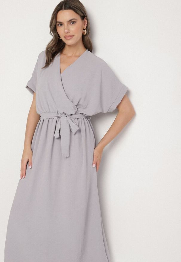 Born2be - Szara Sukienka z Bawełną i Ozdobnym Paskiem Lunistra. Okazja: na co dzień. Kolor: szary. Materiał: bawełna. Wzór: aplikacja. Styl: elegancki, klasyczny, casual