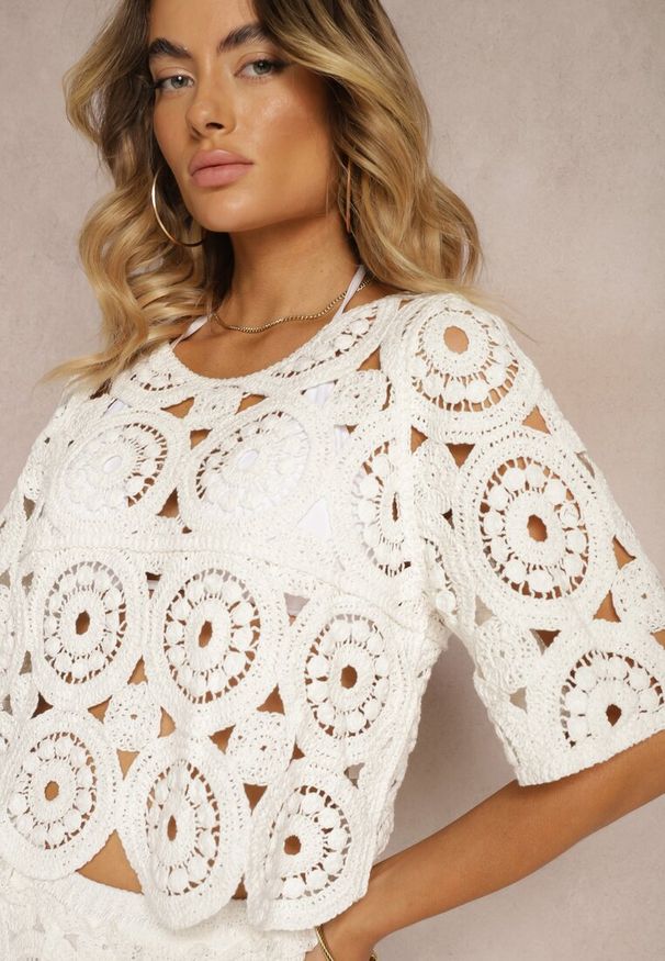 Renee - Biała Bawełniana Bluzka z Ażurowym Wzorem Dlinea. Okazja: na co dzień. Kolor: biały. Materiał: bawełna. Wzór: ażurowy. Styl: elegancki, casual