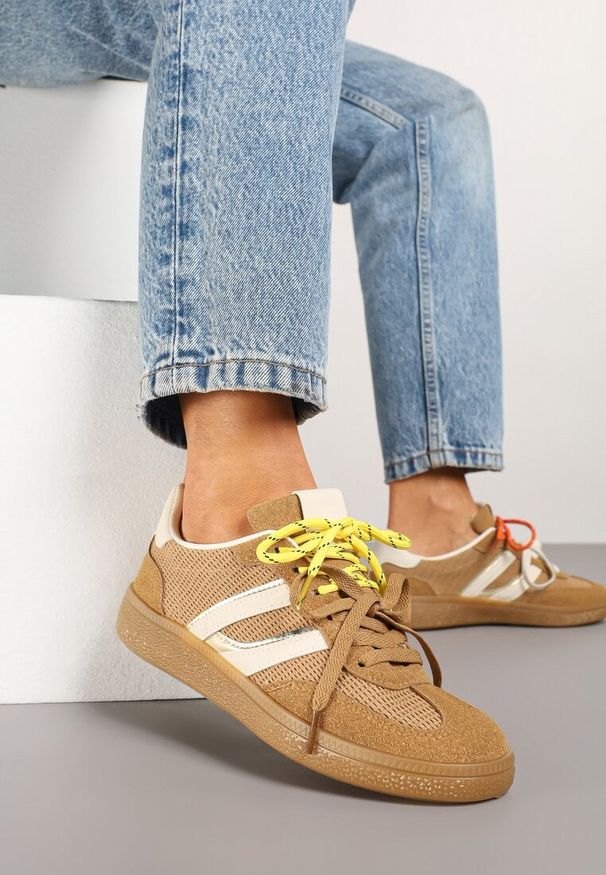 Born2be - Brązowe Sneakersy z Podwójnym Wiązaniem i Geometrycznym Wzorem Telanielia. Okazja: na spacer. Kolor: brązowy. Materiał: jeans. Wzór: geometria. Sport: turystyka piesza