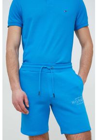 TOMMY HILFIGER - Tommy Hilfiger szorty męskie kolor niebieski. Okazja: na co dzień. Kolor: niebieski. Materiał: bawełna. Wzór: nadruk. Styl: casual #1