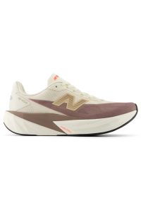 Buty damskie New Balance FuelCell Rebel v5 WFCXLJ5 – beżowe. Kolor: beżowy. Materiał: materiał, syntetyk, guma. Szerokość cholewki: normalna. Wzór: geometria. Sport: fitness, bieganie