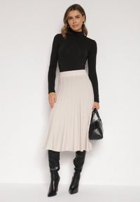 Born2be - Beżowa Rozkloszowana Plisowana Spódnica Dzianinowa Tussana. Okazja: na co dzień. Stan: podwyższony. Kolor: beżowy. Materiał: dzianina. Styl: casual #4
