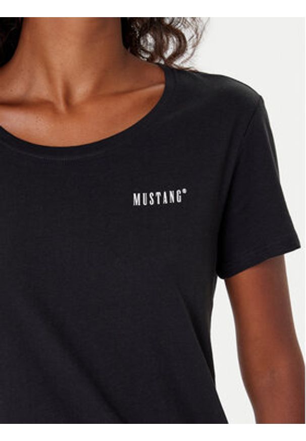 Mustang T-Shirt Alma 1016748 Czarny Regular Fit. Kolor: czarny. Materiał: bawełna