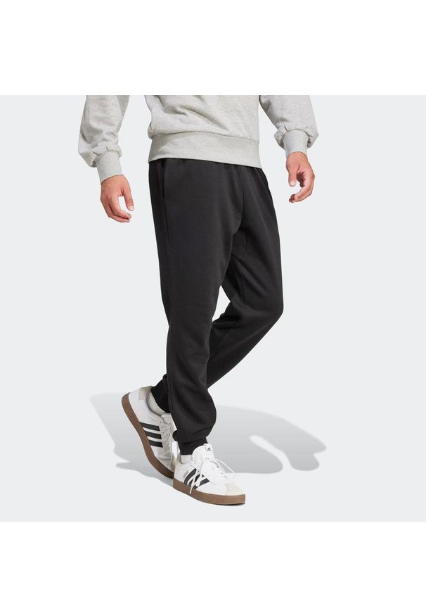 Adidas - Spodnie dresowe męskie ADIDAS Essentials Feelcozy. Materiał: dresówka. Sport: joga i pilates