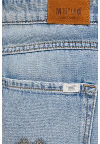 Mustang szorty jeansowe Moms Shorts damskie gładkie high waist. Okazja: na co dzień. Stan: podwyższony. Kolor: niebieski. Materiał: jeans. Wzór: gładki. Styl: casual #2
