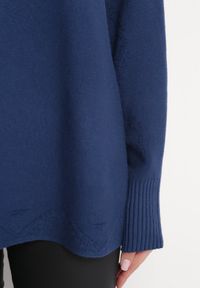 Born2be - Granatowy Klasyczny Sweter Dzianinowy Odedia. Kolor: niebieski. Materiał: dzianina. Styl: klasyczny #2