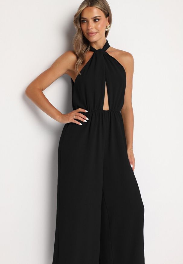 Born2be - Czarny Kombinezon o Taliowanym Kroju Bez Rękawów Rivassina. Kolor: czarny. Długość rękawa: bez rękawów. Długość: długie