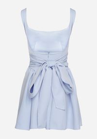 Born2be - Jasnoniebieska Rozkloszowana Sukienka na Ramiączkach z Kwadratowym Dekoltem Sastorea. Okazja: na spacer, na imprezę. Typ kołnierza: dekolt kwadratowy. Kolor: niebieski. Materiał: jeans. Długość rękawa: na ramiączkach. Wzór: aplikacja. Sezon: lato. Styl: wizytowy #4