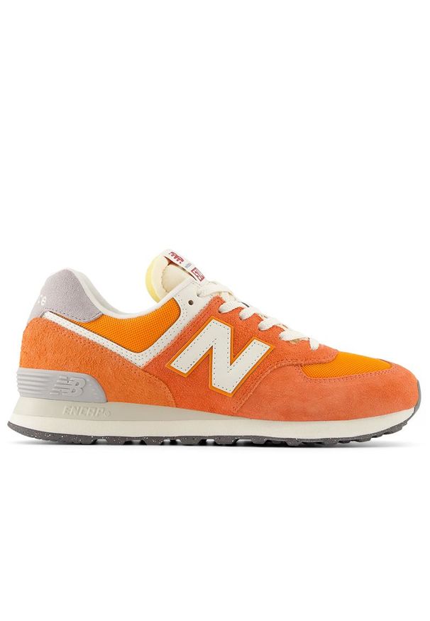 Buty New Balance U574RCB - pomarańczowe. Kolor: pomarańczowy. Materiał: guma, syntetyk, zamsz, materiał, skóra. Szerokość cholewki: normalna. Model: New Balance 574