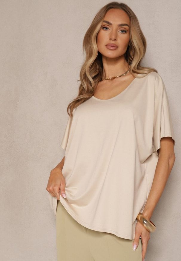 Renee - Beżowy T-shirt z Wiskozą w Stylu Nietoperza Liofala. Okazja: na co dzień. Kolor: beżowy. Materiał: wiskoza. Styl: casual, elegancki