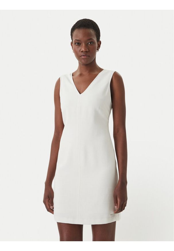Calvin Klein Sukienka codzienna LV044F012G Écru Regular Fit. Okazja: na co dzień. Kolor: kremowy. Materiał: wiskoza. Typ sukienki: proste. Styl: casual
