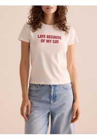 Reserved - T-shirt z napisem - biały. Kolor: biały. Materiał: bawełna, dzianina. Wzór: napisy #1