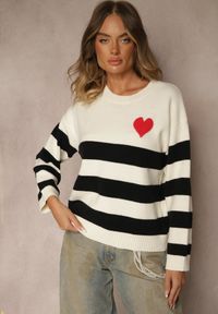 Renee - Jasnobeżowy Prosty Sweter z Domieszką Kaszmiru Zdobiony Wzorem w Pasy Tarvane. Okazja: na co dzień. Kolor: beżowy. Materiał: kaszmir. Wzór: aplikacja. Styl: casual