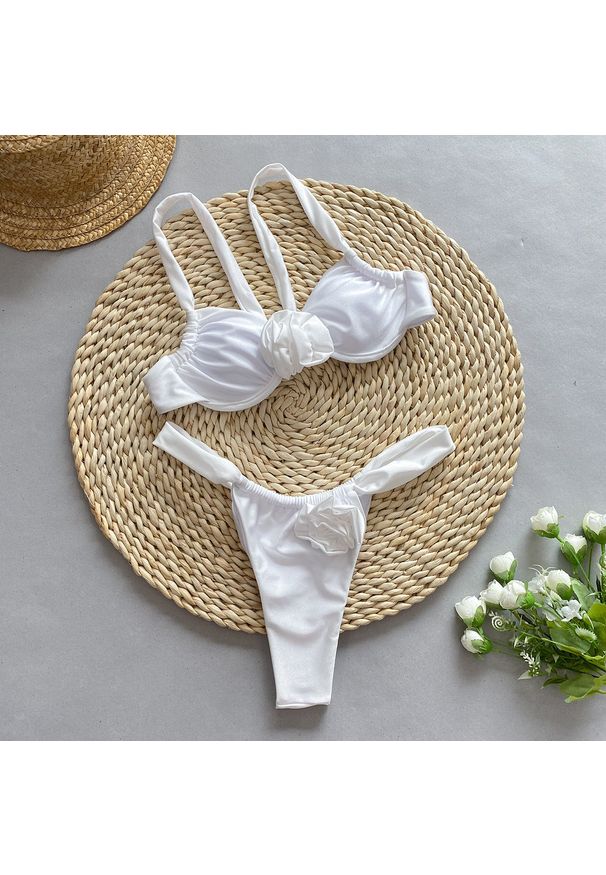 Intica - Bikini damskie z kwiatami 3D na lato Mui. Kolor: biały. Materiał: materiał. Wzór: kwiaty