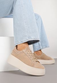 Renee - Beżowe Sneakersy z Naturalnego Zamszu na Platformie Nalirette. Okazja: na co dzień. Kolor: beżowy. Materiał: zamsz. Obcas: na platformie #6