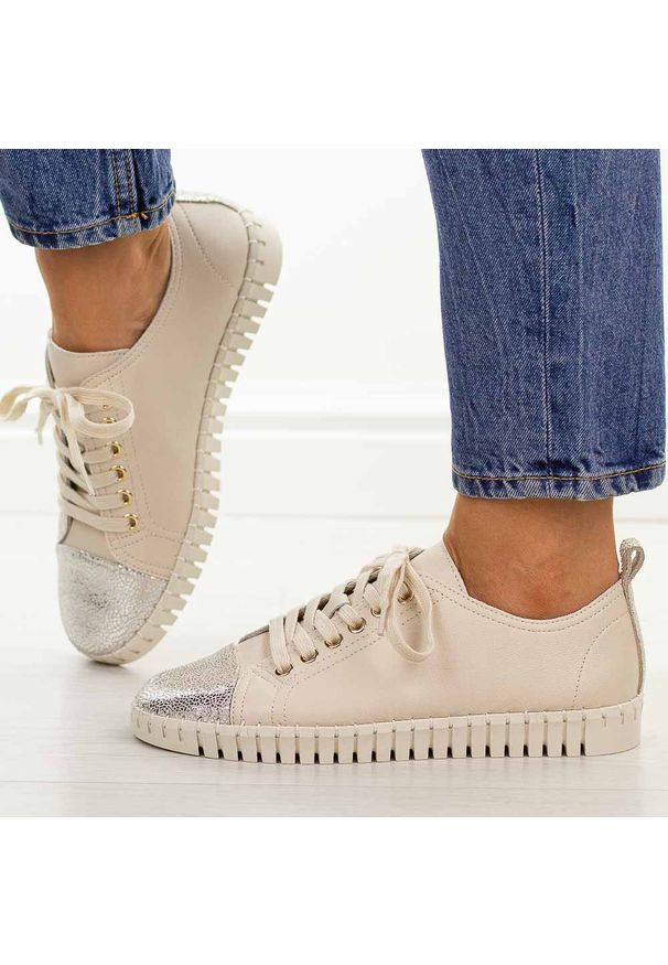 POTOCKI - Beżowe skórzane półbuty damskie Potocki 19434. Okazja: na co dzień. Zapięcie: sznurówki. Kolor: beżowy. Materiał: skóra. Szerokość cholewki: normalna. Wzór: ażurowy. Sezon: wiosna, lato, jesień. Styl: casual, klasyczny, elegancki